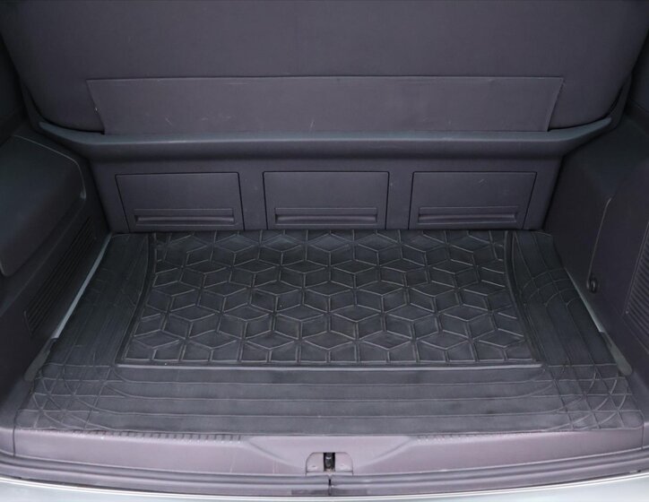 Volkswagen Multivan 10