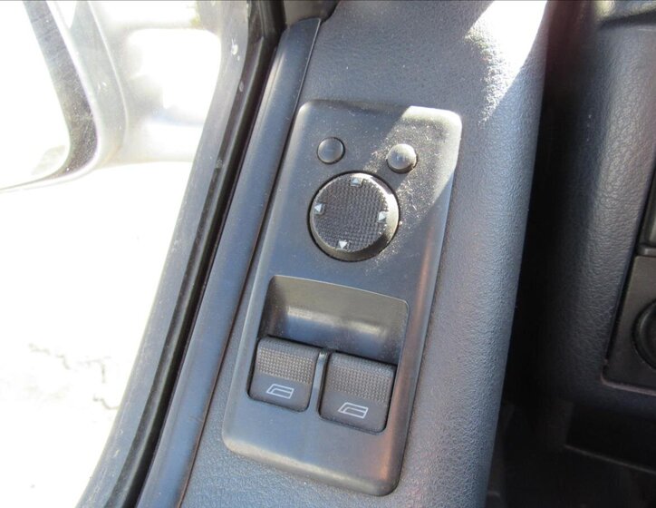 Volkswagen Caravelle Kombi 2,5 l 75 kw