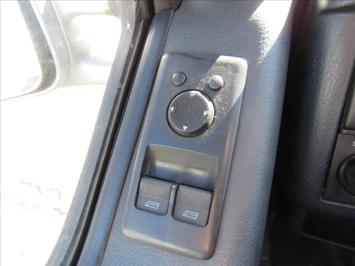 Volkswagen Caravelle Kombi 2,5 l 75 kw