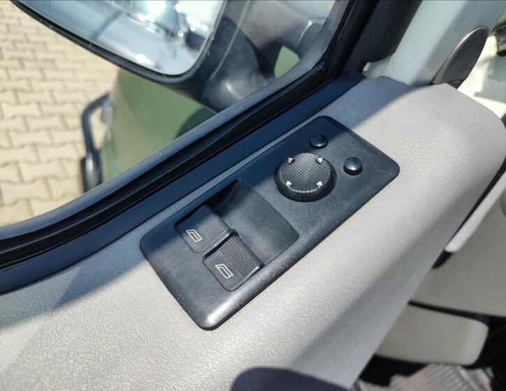 Volkswagen Transporter Kombi 2,5 l 75 kw