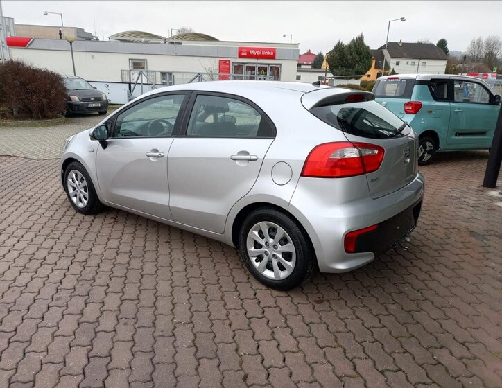 KIA Rio 7