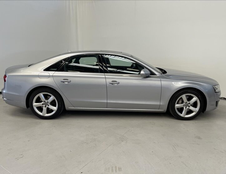 Audi A8 Sedan / Limuzína 3,0 l 190 kw