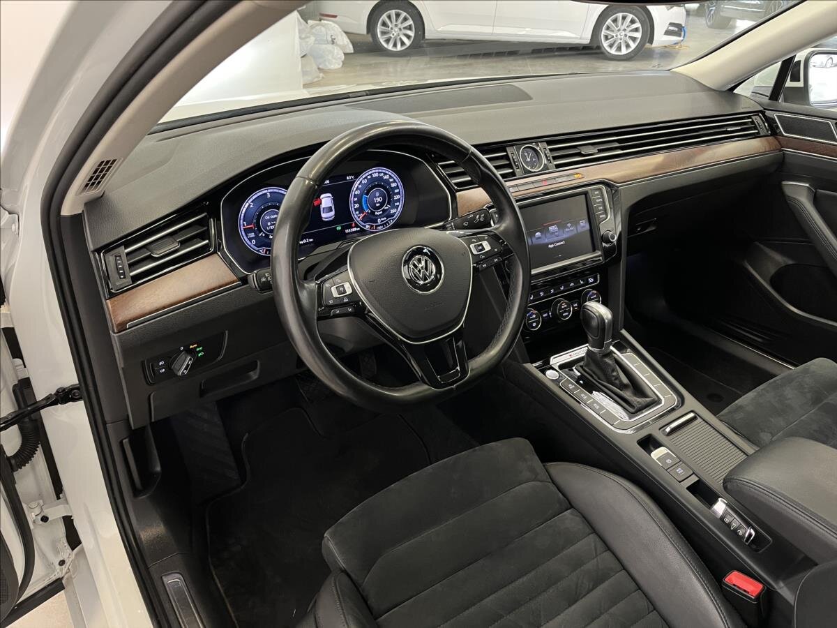 Volkswagen Passat Sedan / Limuzína 2,0 l 176 kw