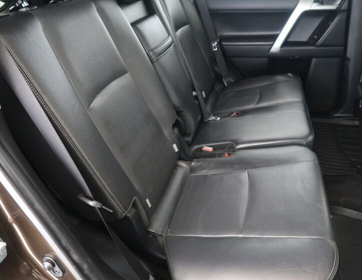 Toyota Land Cruiser 12