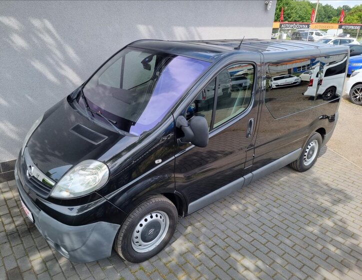Opel Vivaro VAN / Minibus 2,5 l 107 kw