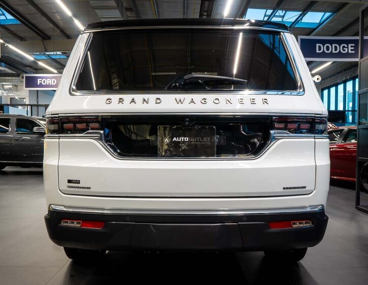Jeep Grand Wagoneer SUV 6,4 l 351 kw