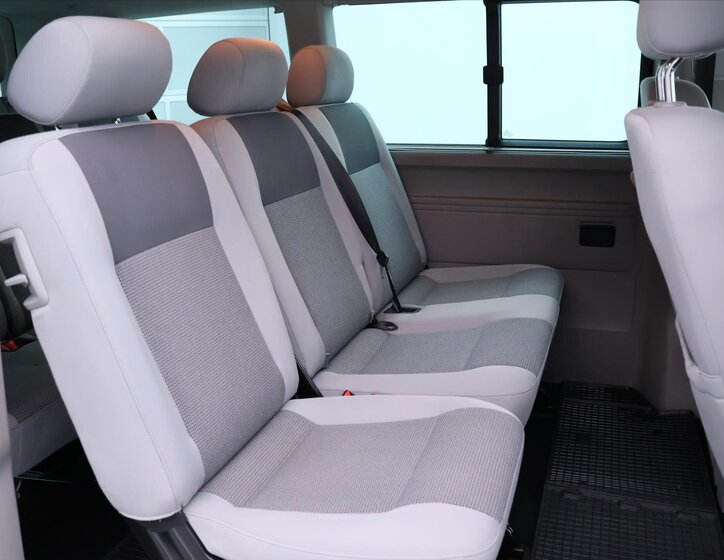 Volkswagen Caravelle 12