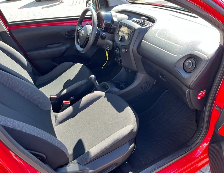 Toyota Aygo Hatchback 998,0 53 kw