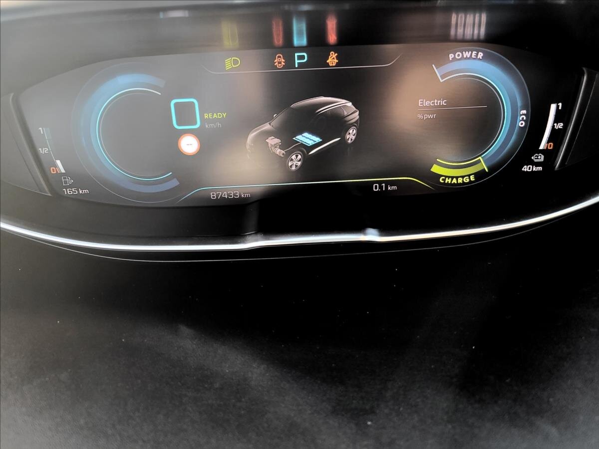 Peugeot 3008 SUV 1,6 l 133 kw