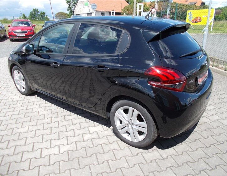 Peugeot 208 Hatchback 1,2 l 60 kw