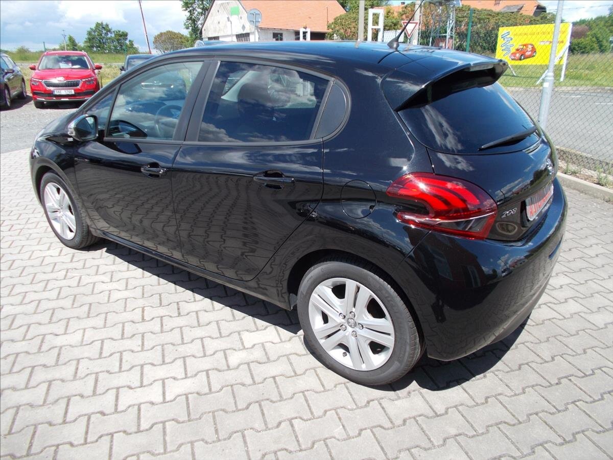 Peugeot 208 Hatchback 1,2 l 60 kw