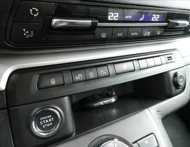 Peugeot Traveller MPV 2,0 l 130 kw