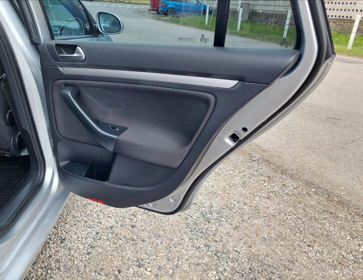 Volkswagen Golf Kombi 1,6 l 77 kw