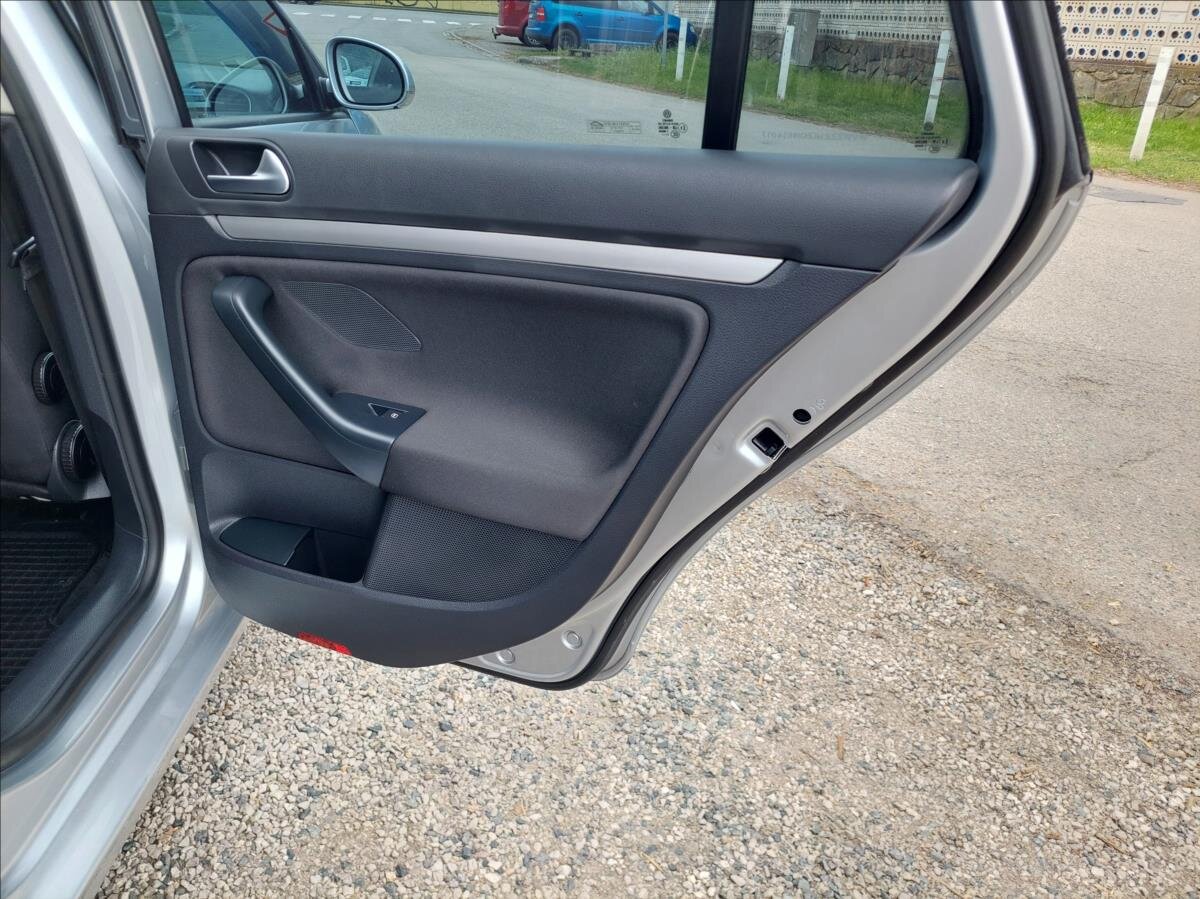 Volkswagen Golf Kombi 1,6 l 77 kw