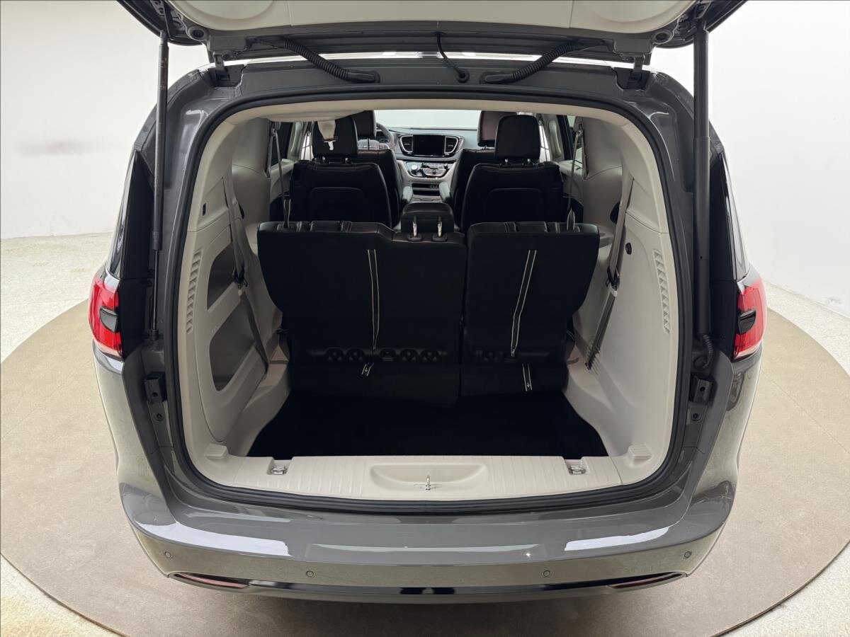 Chrysler Pacifica MPV 3,6 l 214 kw