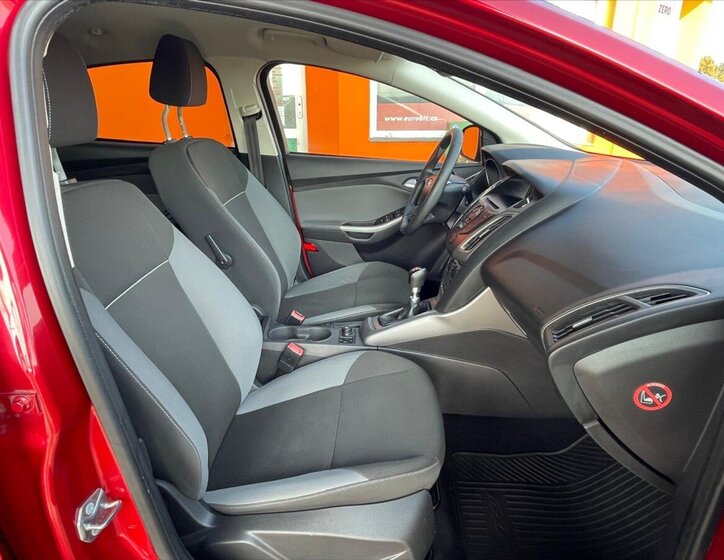 Ford Focus Hatchback 998,0 92 kw