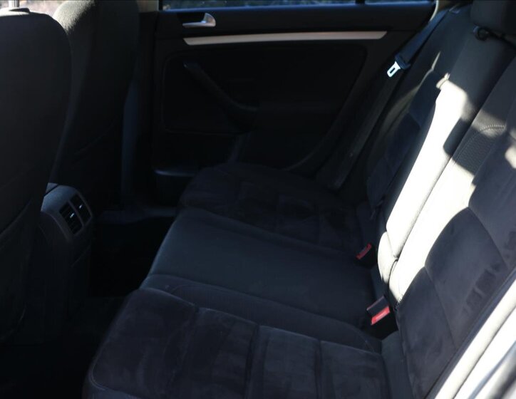 Volkswagen Golf Kombi 1,6 l 77 kw