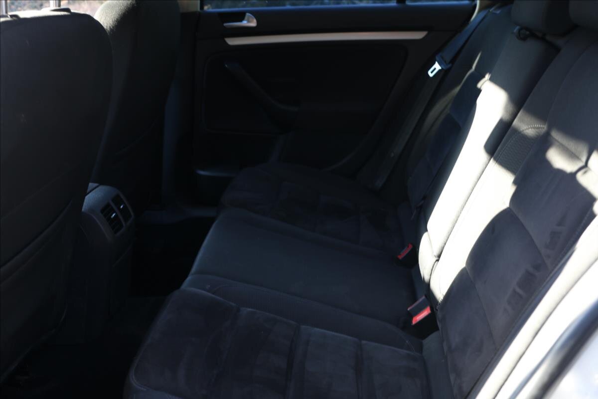 Volkswagen Golf Kombi 1,6 l 77 kw