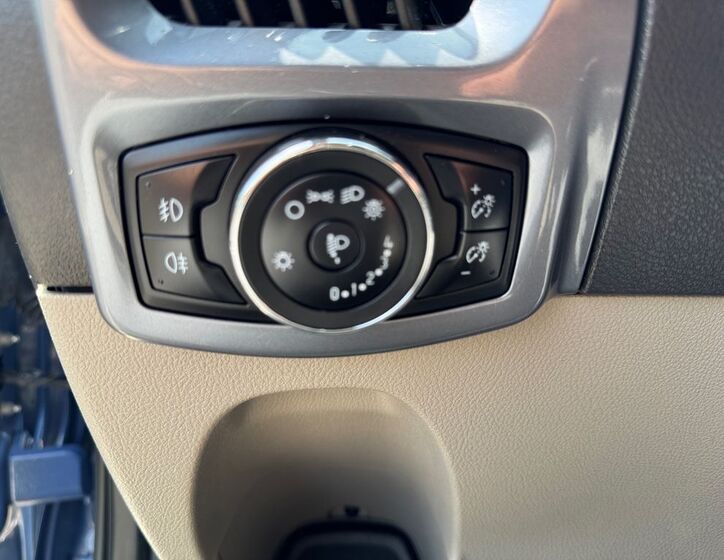 Ford Tourneo Custom 18