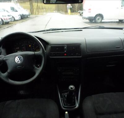 Volkswagen Golf 26