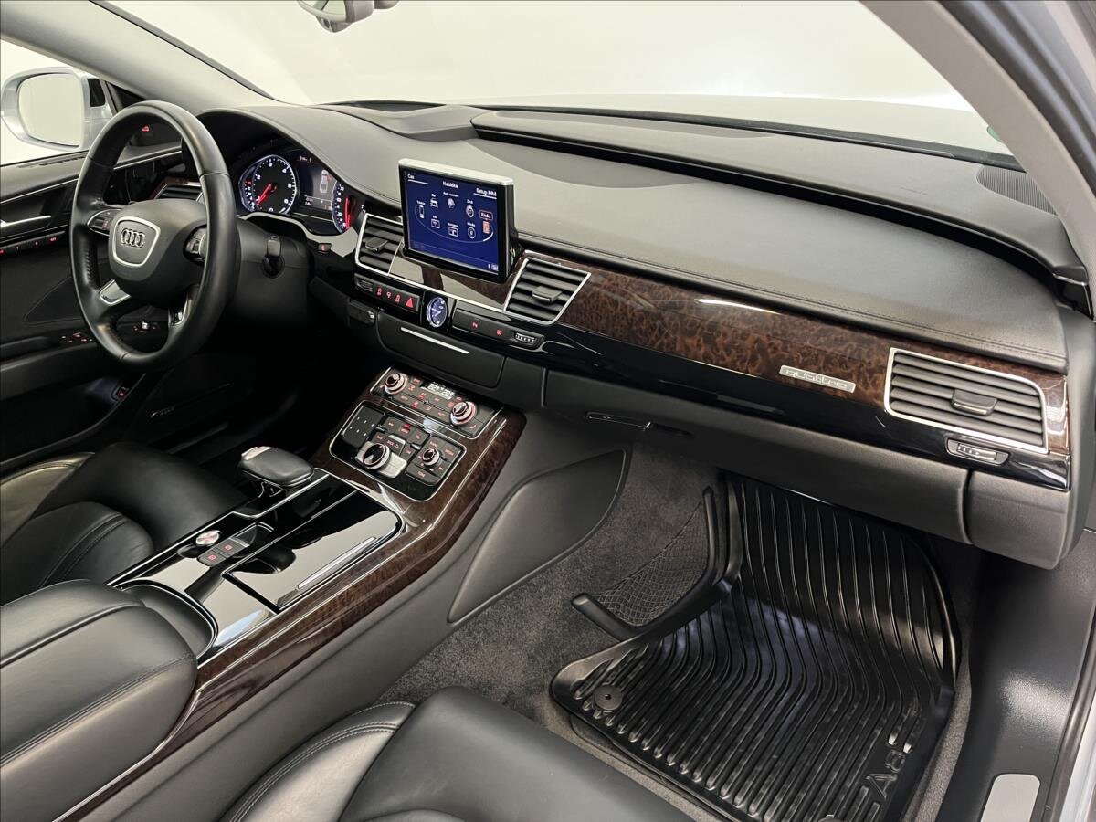 Audi A8 Sedan / Limuzína 3,0 l 190 kw