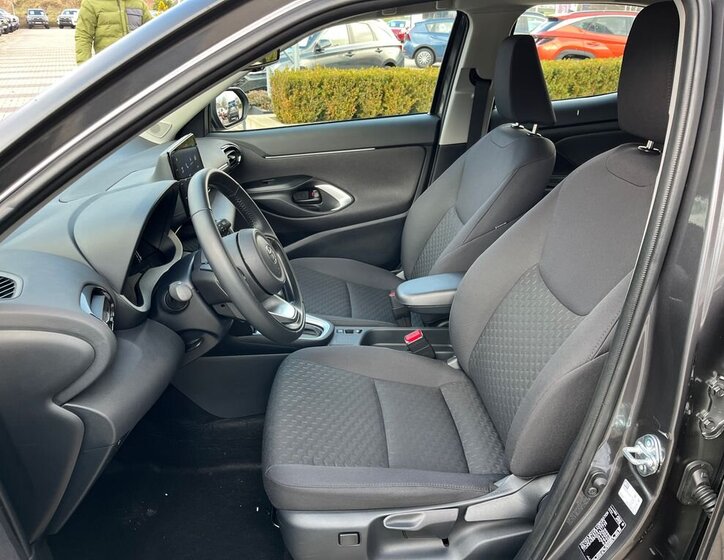 Toyota Yaris Cross 13