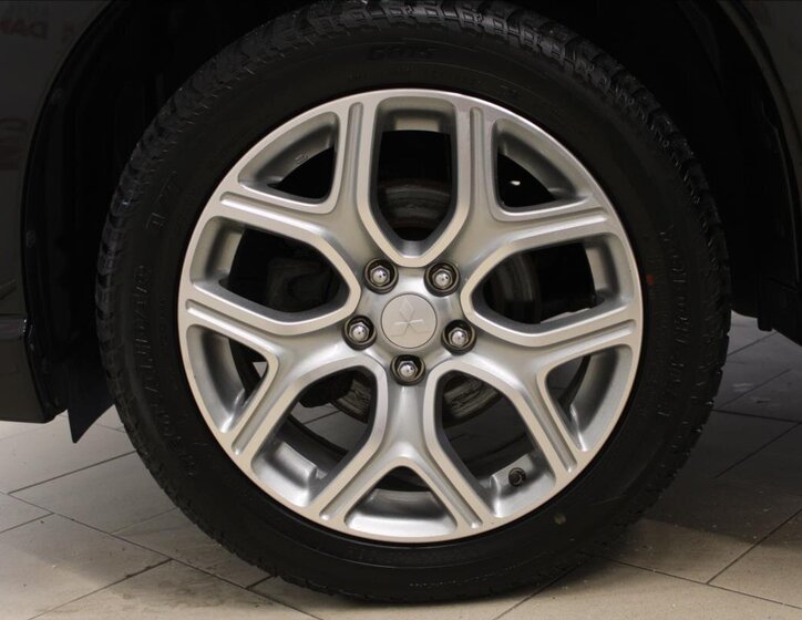 Mitsubishi Outlander SUV / Terénní 2,0 l 89 kw