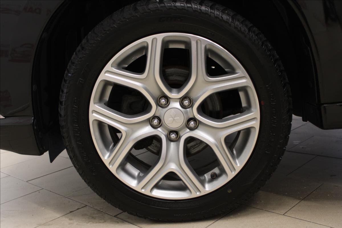 Mitsubishi Outlander SUV / Terénní 2,0 l 89 kw