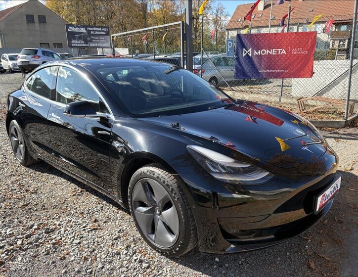 Tesla Model 3 Sedan 0,0 239 kw