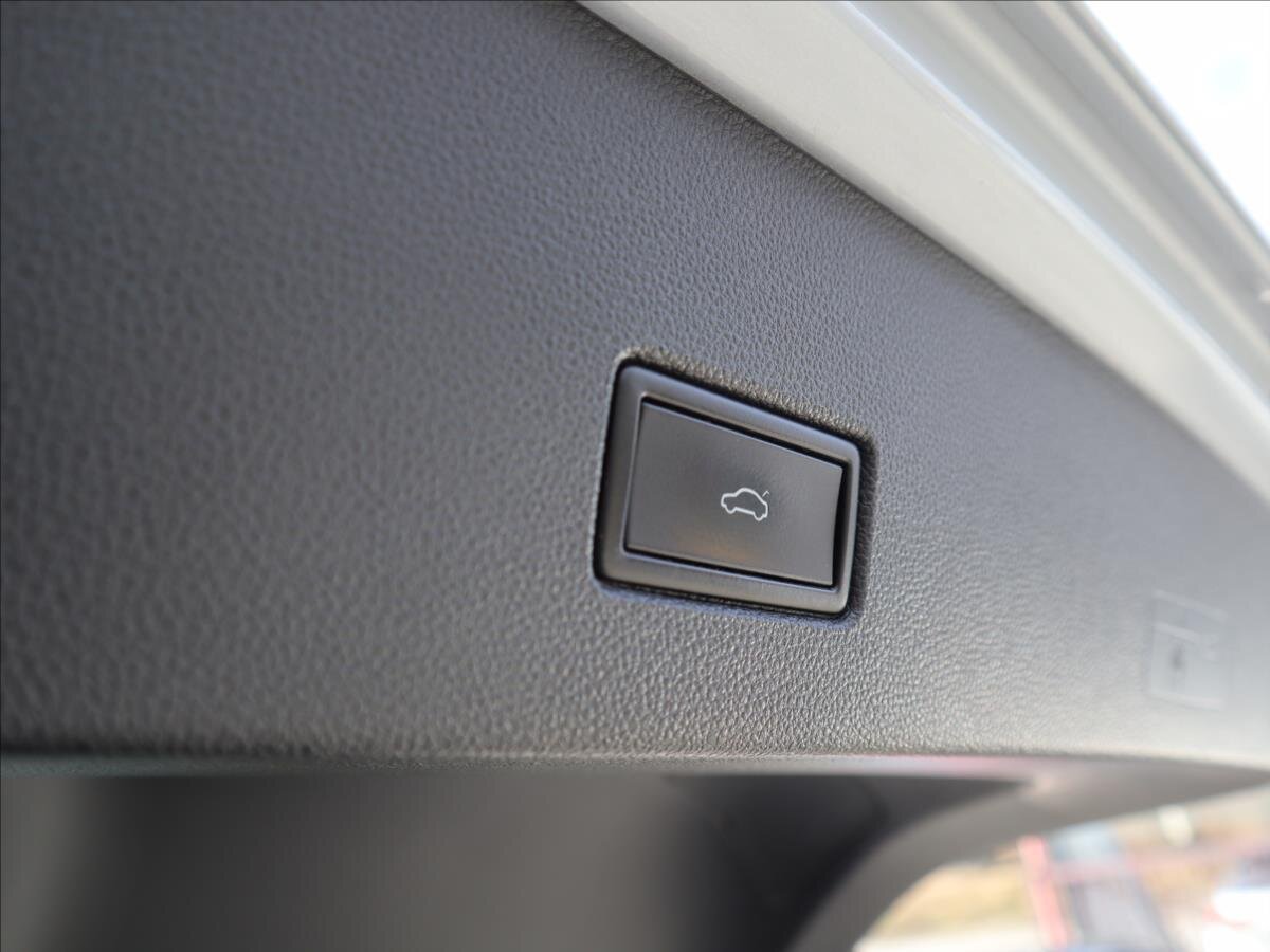 Volkswagen T-Roc CUV / Crossover 1,5 l 110 kw