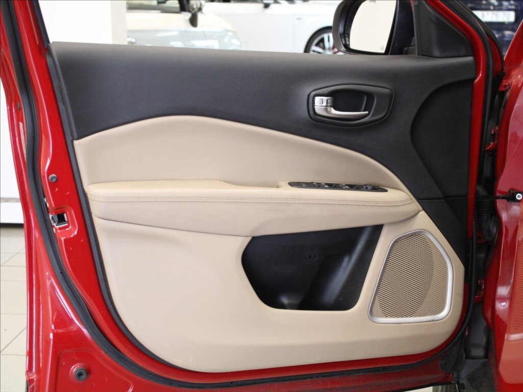 Jeep Compass SUV 1,4 l 103 kw