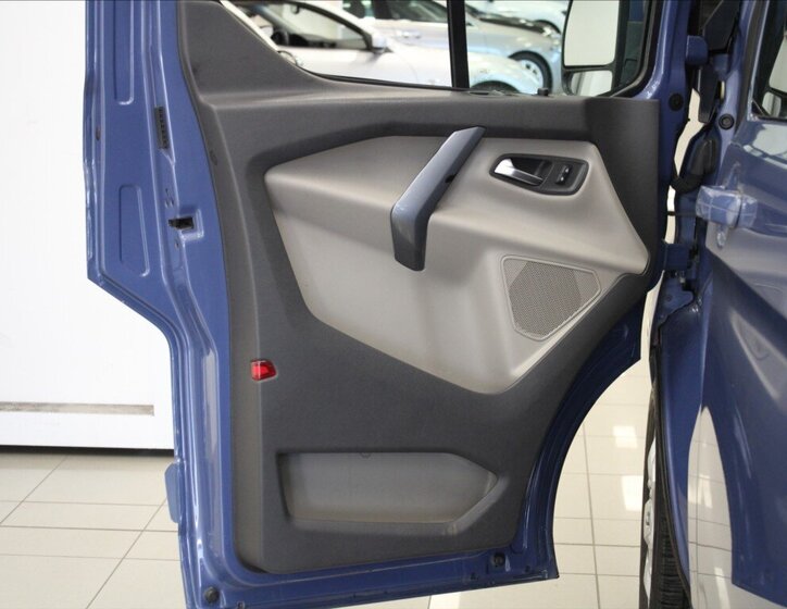 Ford Tourneo Custom 17