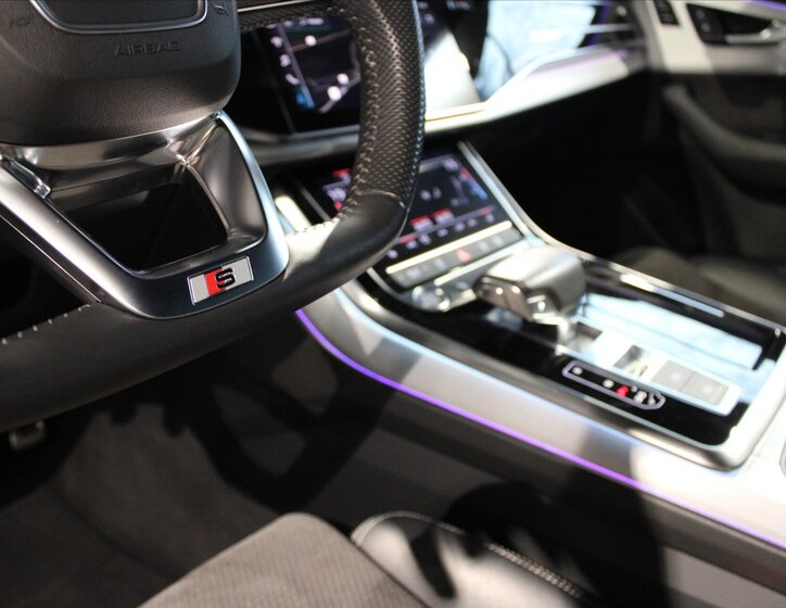 Audi Q8 SUV 3,0 l 210 kw