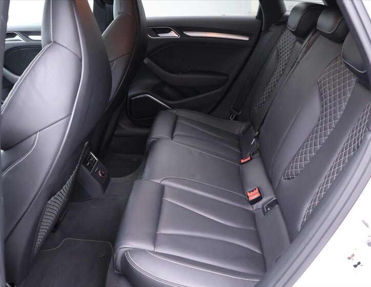 Audi S3 Hatchback 2,0 l 221 kw