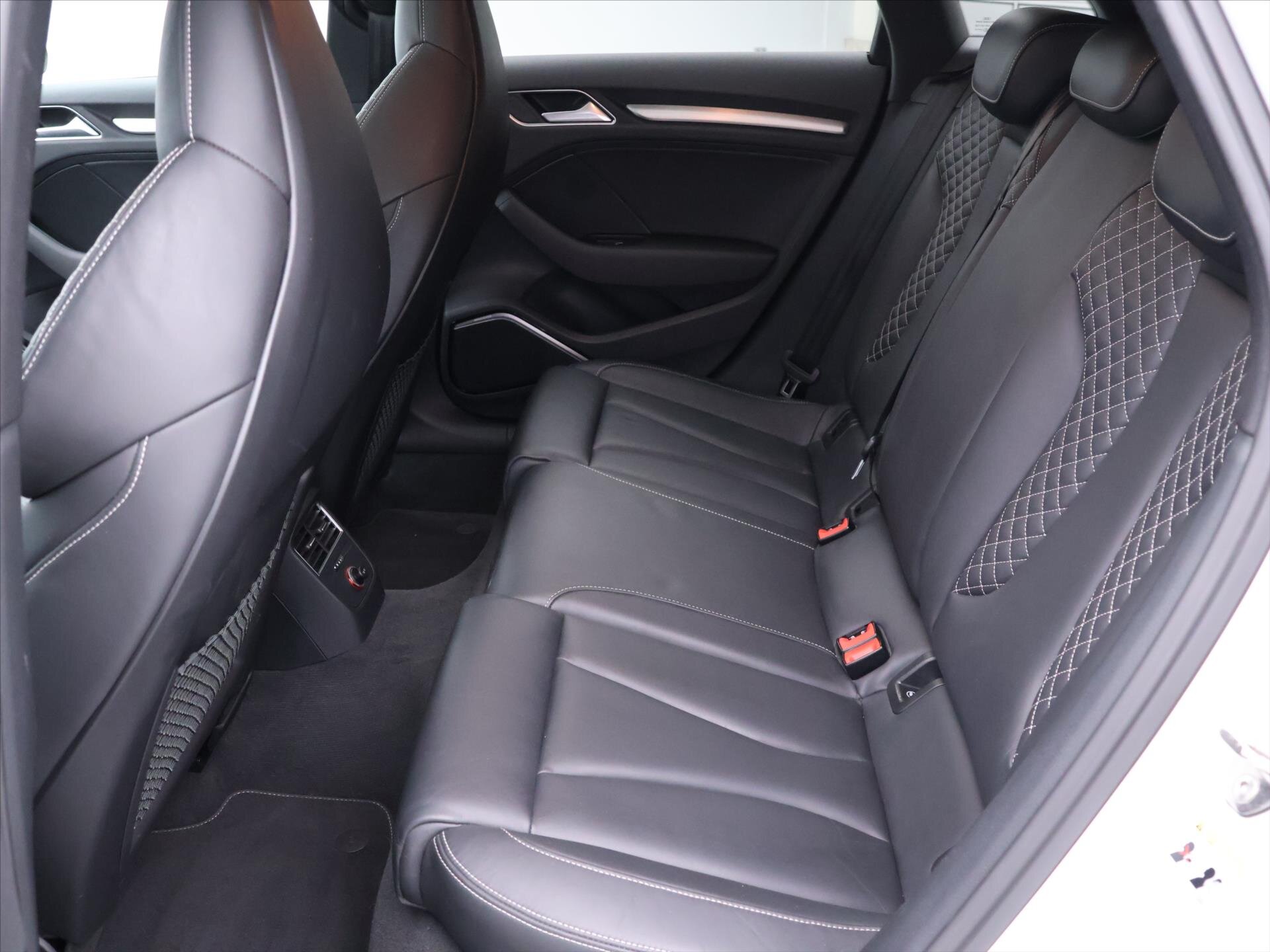 Audi S3 Hatchback 2,0 l 221 kw