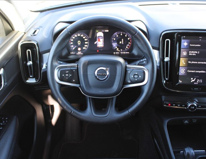 Volvo XC40 SUV / Terénní 2,0 l 140 kw