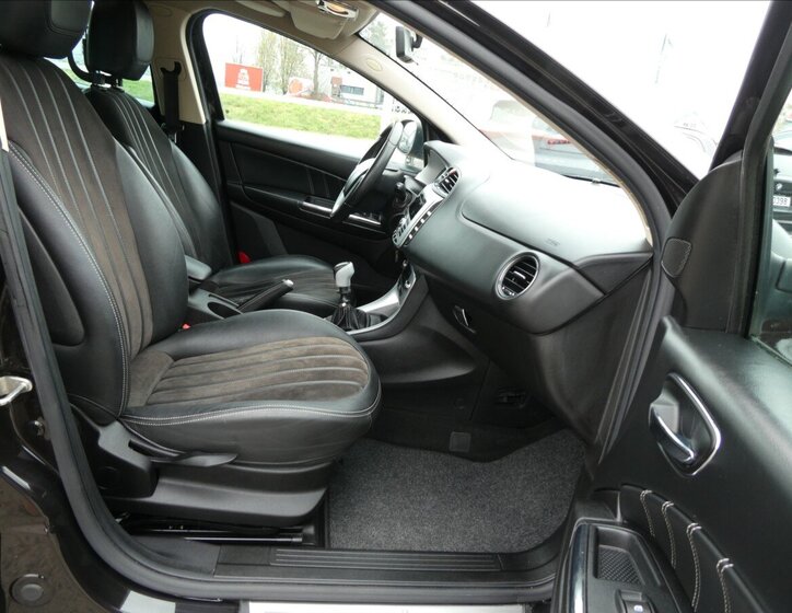 Lancia Delta Hatchback 1,4 l 88 kw