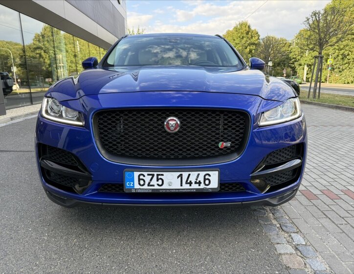 Jaguar F-Pace 4