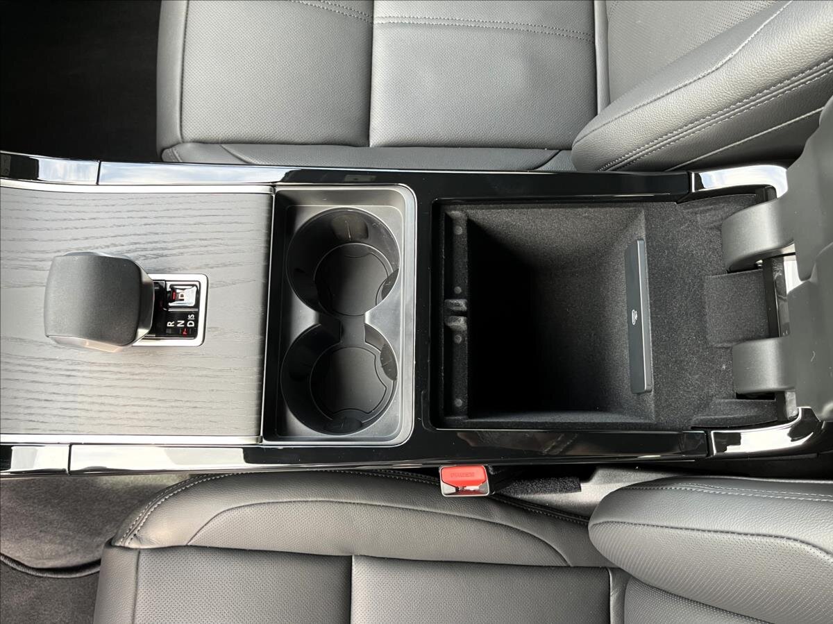 Land Rover Range Rover Velar SUV / Terénní 2,0 l 150 kw