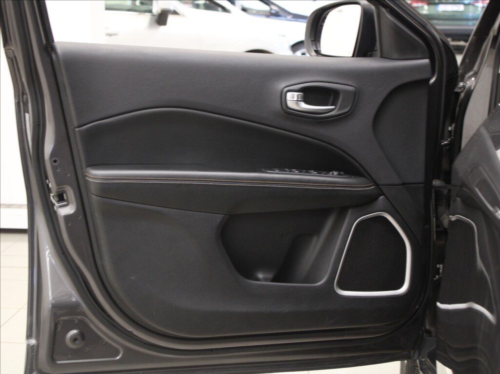 Jeep Compass SUV / Terénní 1,6 l 88 kw