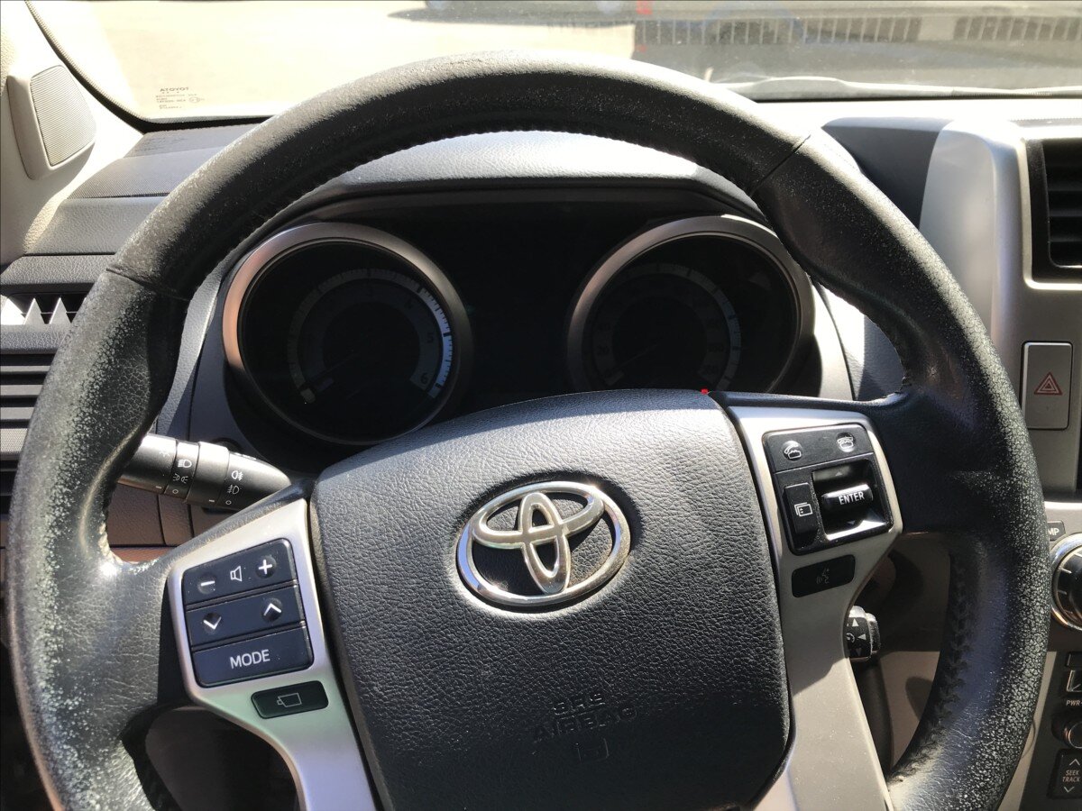 Toyota Land Cruiser Kombi 3,0 l 127 kw