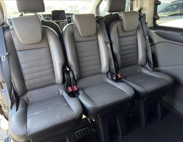 Ford Tourneo Custom 17