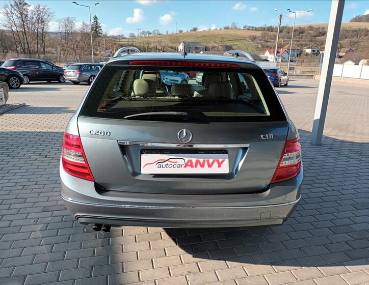 Mercedes-Benz Třídy C Kombi 2,1 l 100 kw
