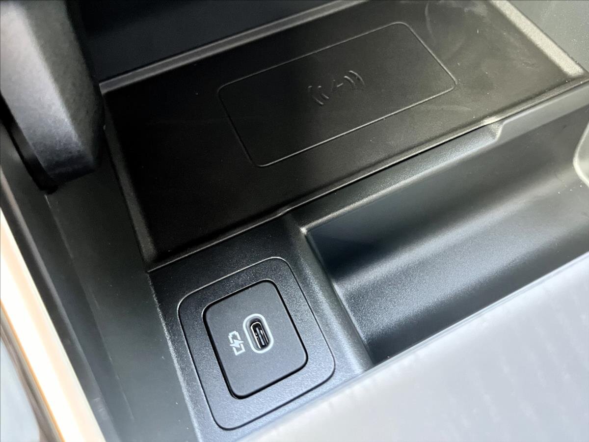 Land Rover Range Rover Velar SUV / Terénní 2,0 l 150 kw