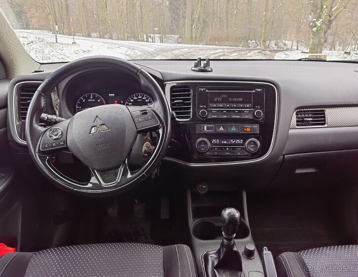 Mitsubishi Outlander SUV 0,0 0