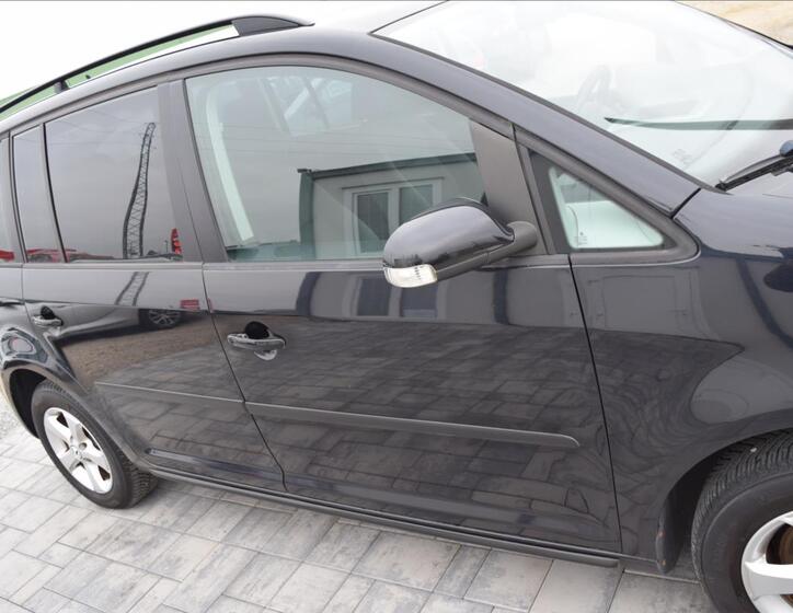 Volkswagen Touran 8