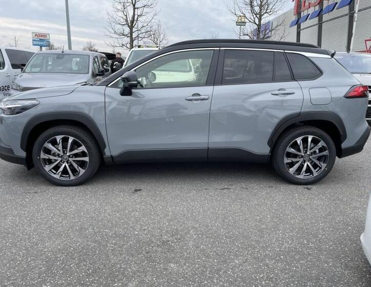 Toyota Corolla Cross 16