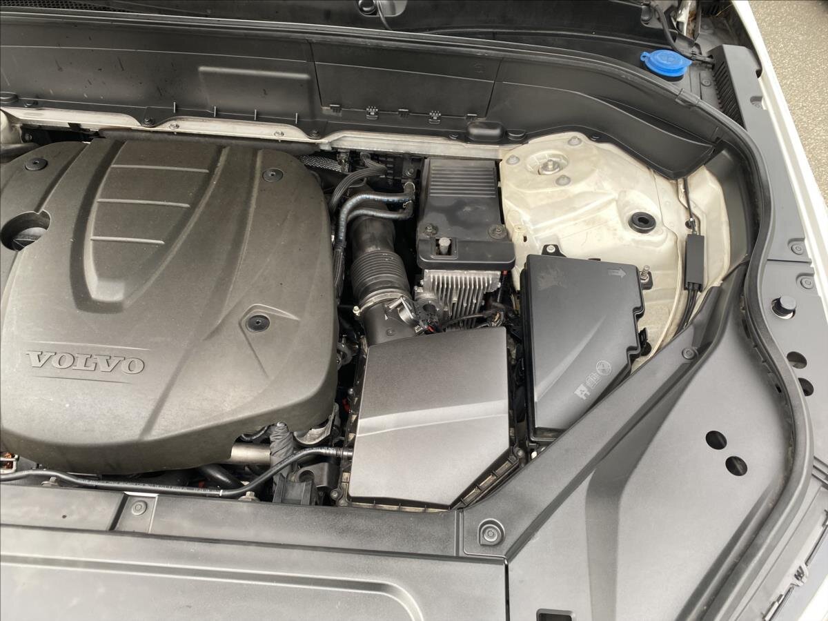 Volvo XC90 SUV / Terénní 2,0 l 173 kw