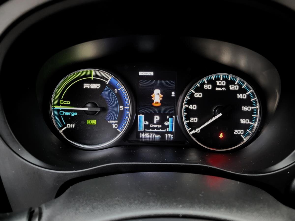 Mitsubishi Outlander SUV 2,4 l 165 kw