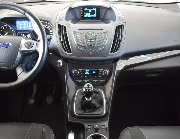 Ford Kuga SUV 1,5 l 110 kw